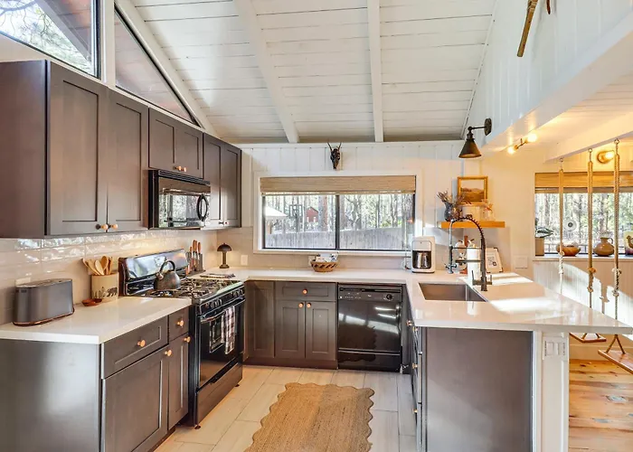 1 Mi To Woodland Park: Forested Sanctuary! Holiday home *